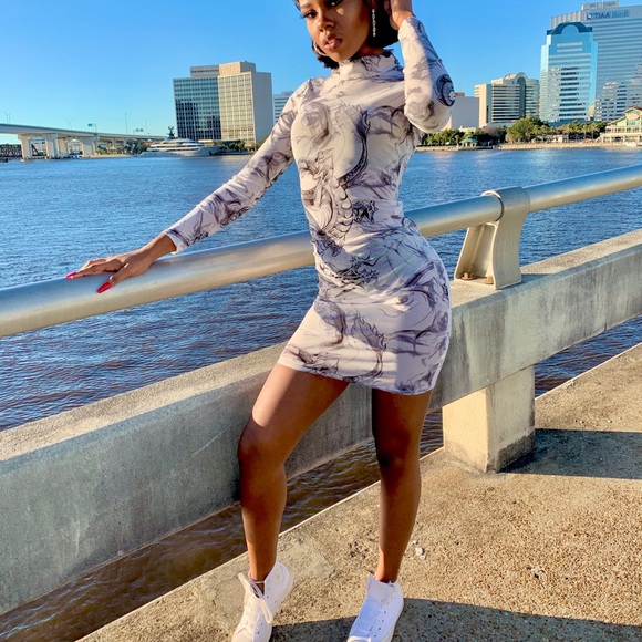 ‼️ $6.25 when you bundle 4 dresses $25 ‼️🛑🧯🚒🔥for Sheer mini dress 🖤🤍🖤 - Picture 2 of 3